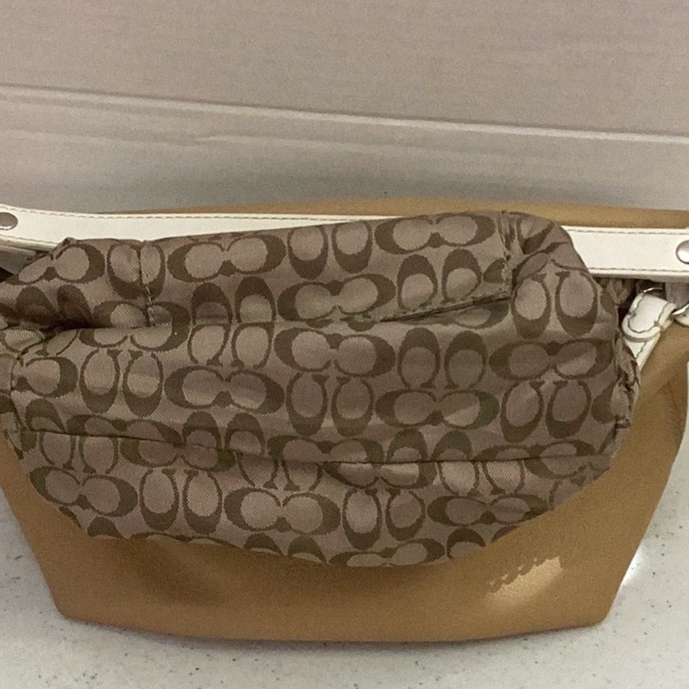 Coach Beige and Cream Leather Shoulder Bag - Picture 8 of 16